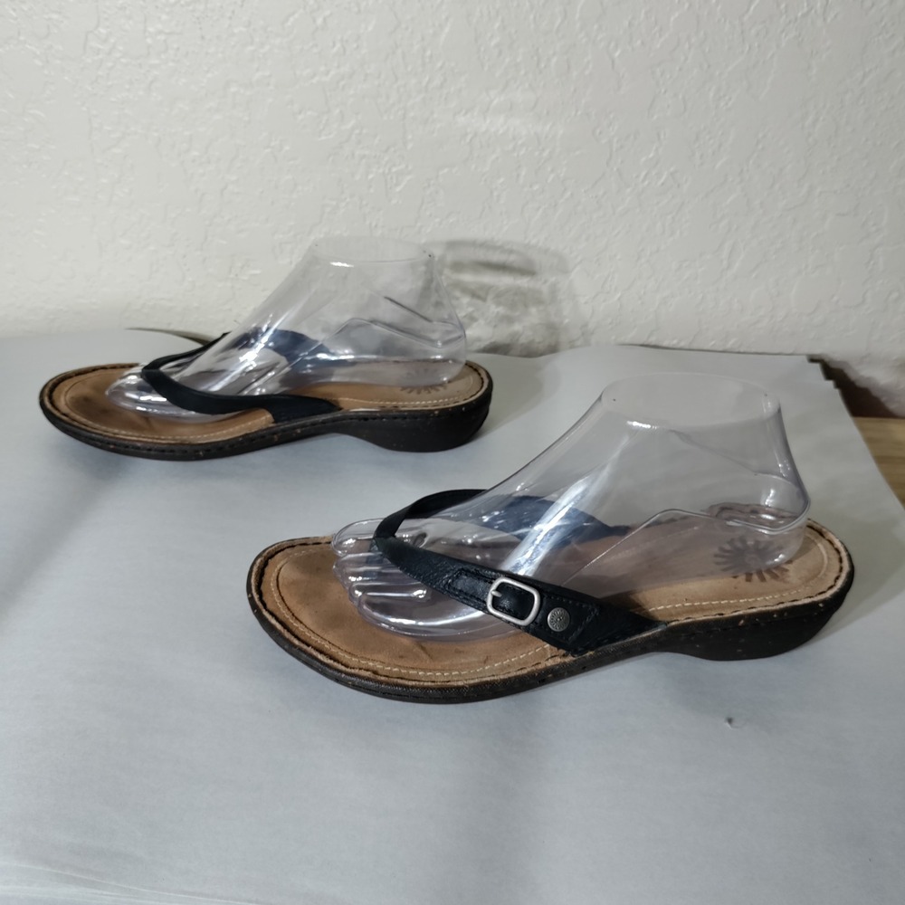 UGG Australia Womens Black Leather Thong Sandals Buckle Flip Flops  Size 9